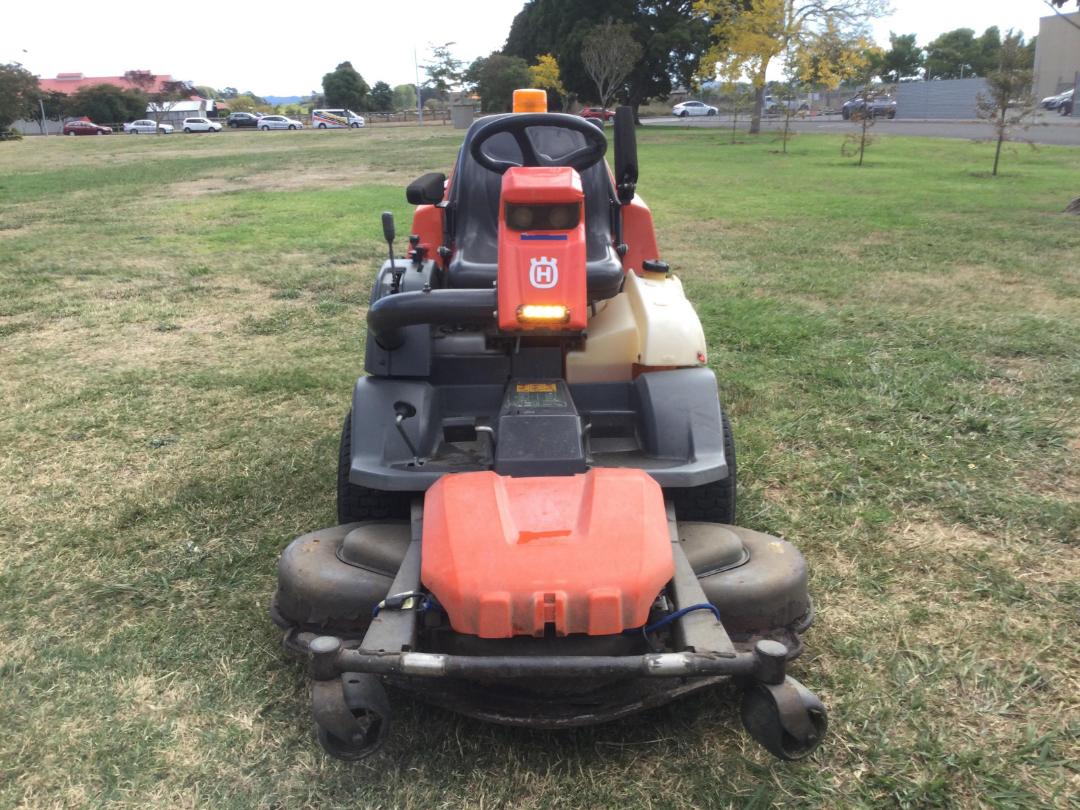 Photo '11' of HUSQVARNA P524 Mower Photo '11' of HUSQVARNA P524 Mower