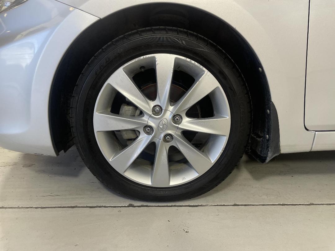 Photo '10' of Hyundai Accent Photo '10' of Hyundai Accent