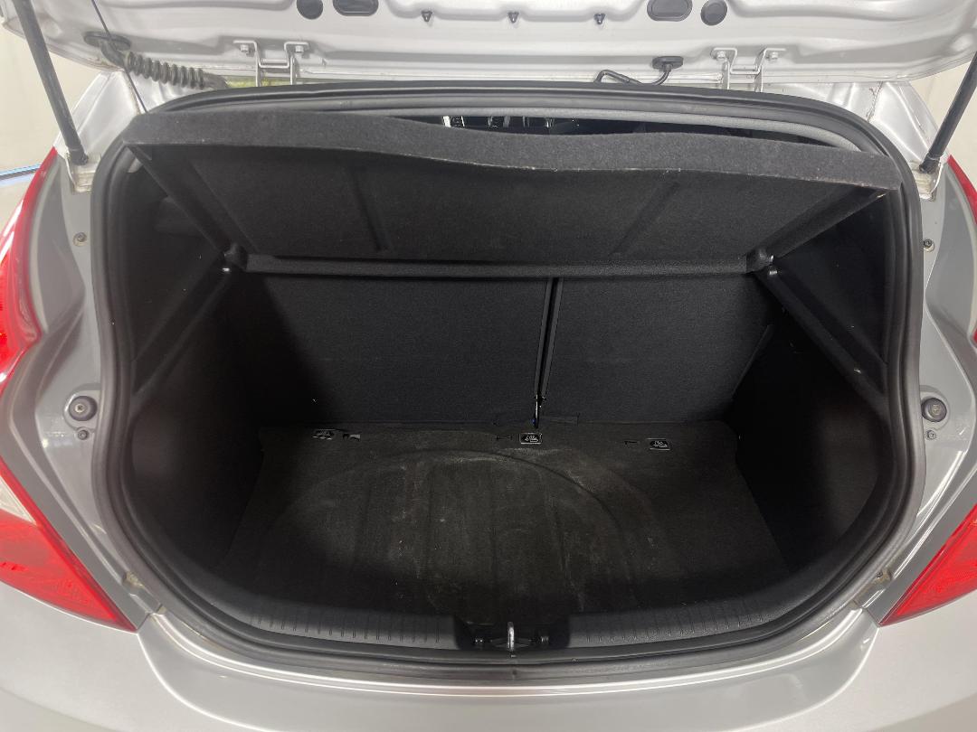 Photo '14' of Hyundai Accent Photo '14' of Hyundai Accent