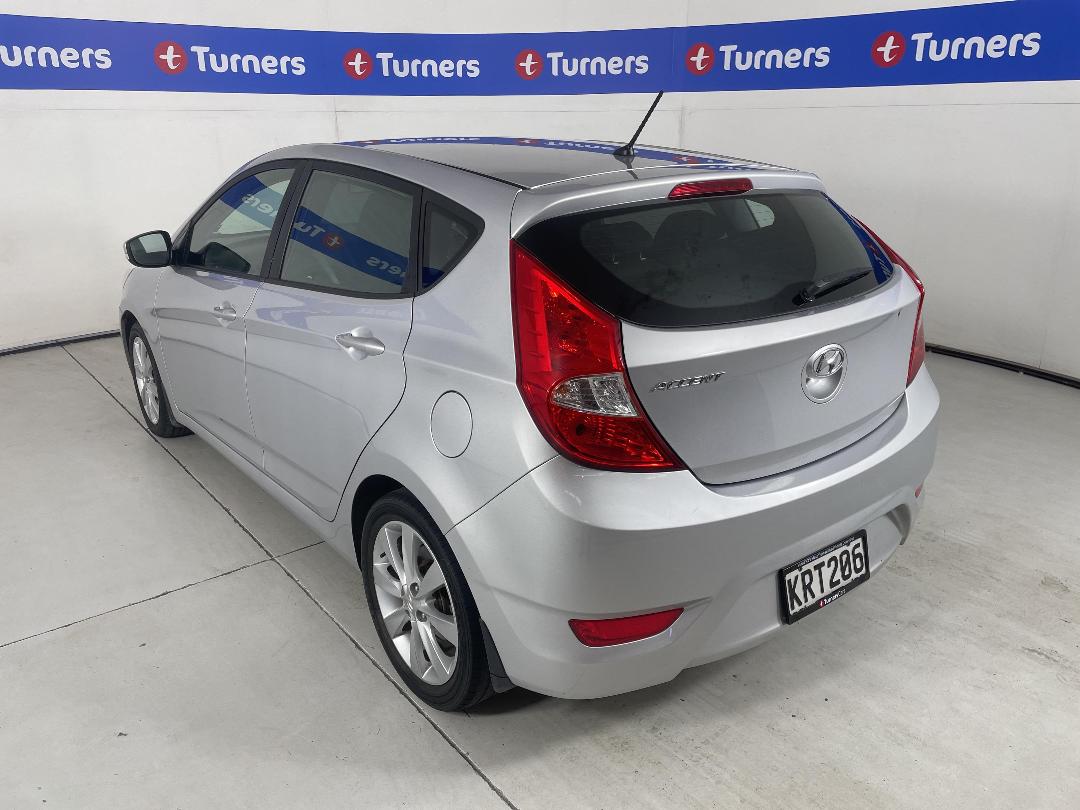 Photo '5' of Hyundai Accent Photo '5' of Hyundai Accent