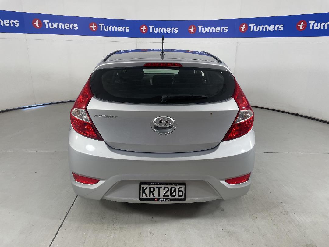 Photo '6' of Hyundai Accent Photo '6' of Hyundai Accent