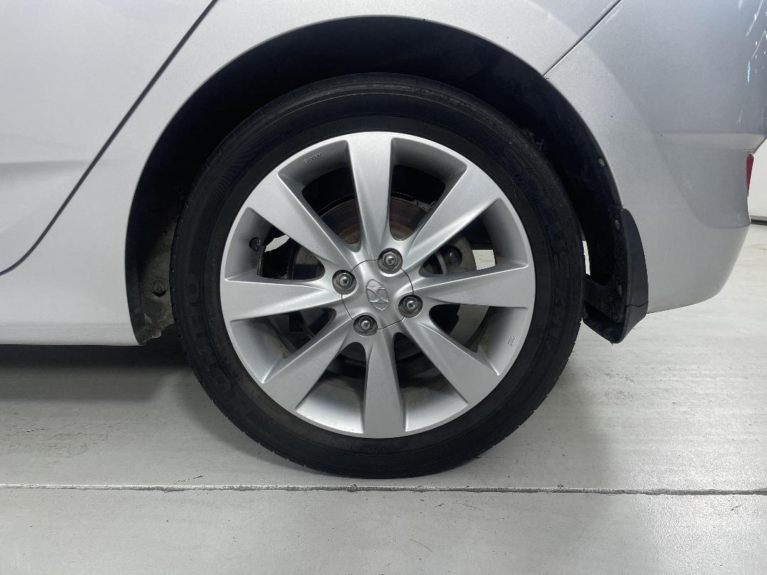 Photo '11' of Hyundai Accent Photo '11' of Hyundai Accent