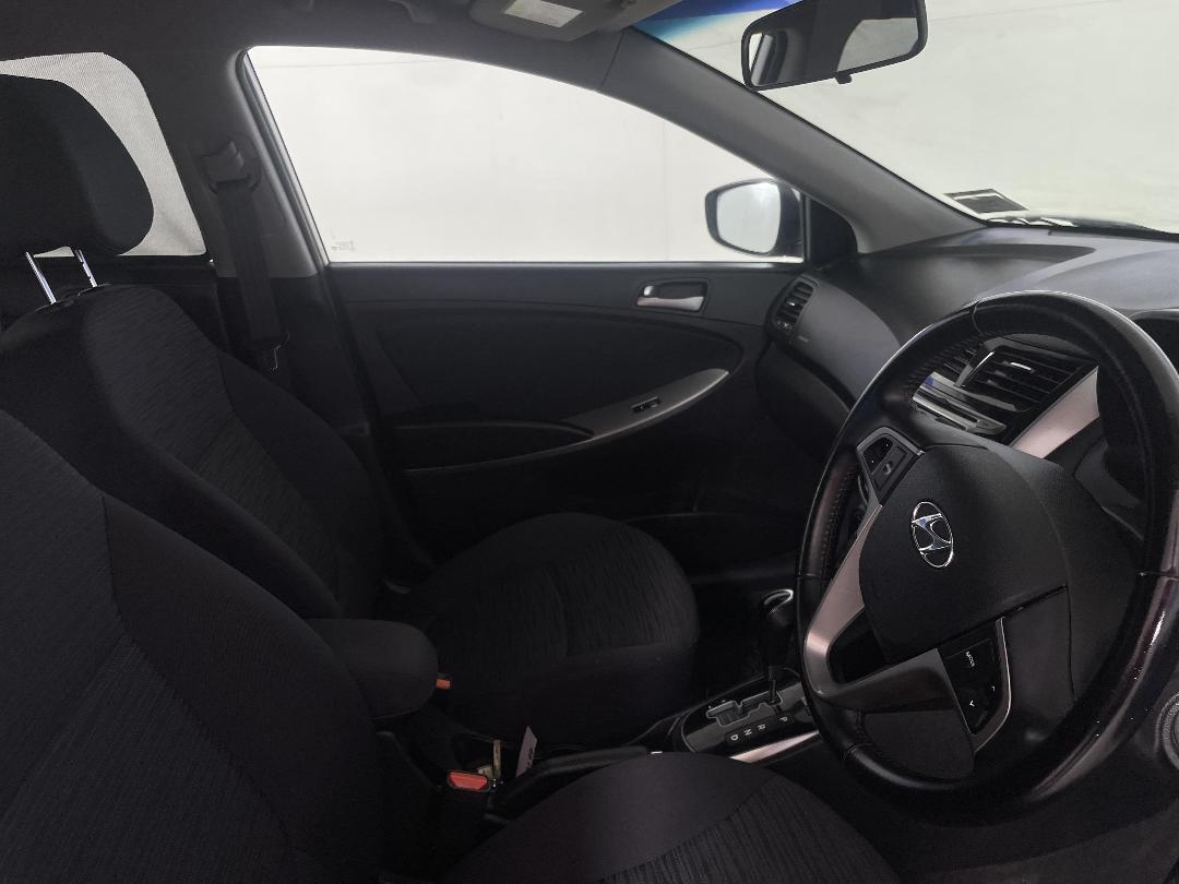 Photo '16' of Hyundai Accent Photo '16' of Hyundai Accent