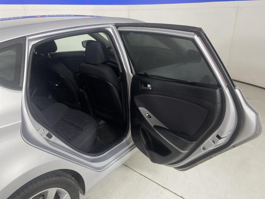 Photo '19' of Hyundai Accent Photo '19' of Hyundai Accent