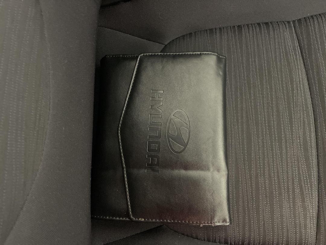 Photo '27' of Hyundai Accent Photo '27' of Hyundai Accent