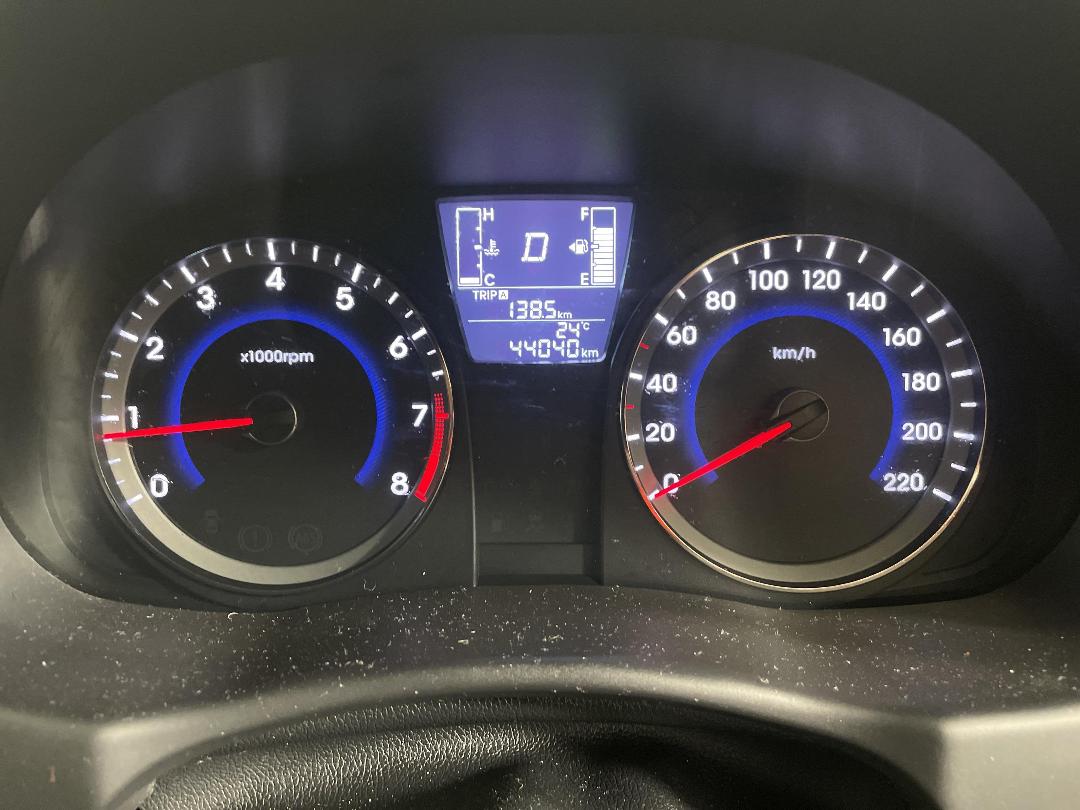 Photo '21' of Hyundai Accent Photo '21' of Hyundai Accent