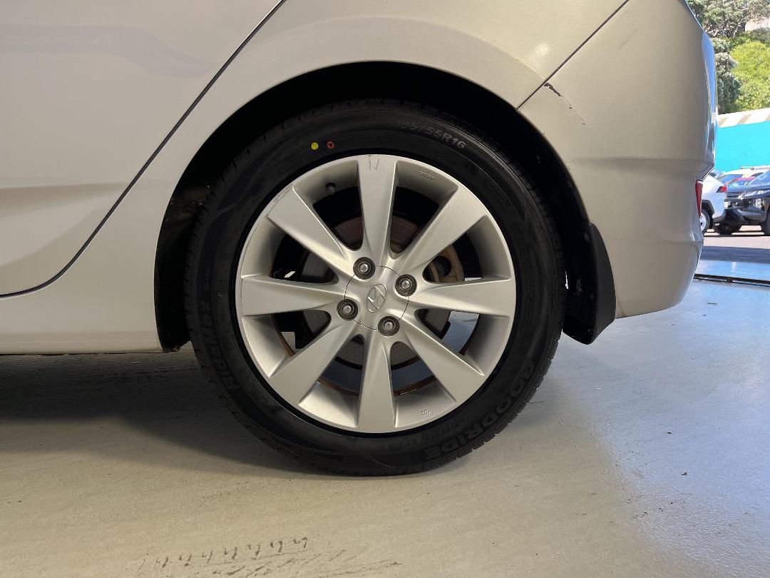 Photo '11' of Hyundai Accent