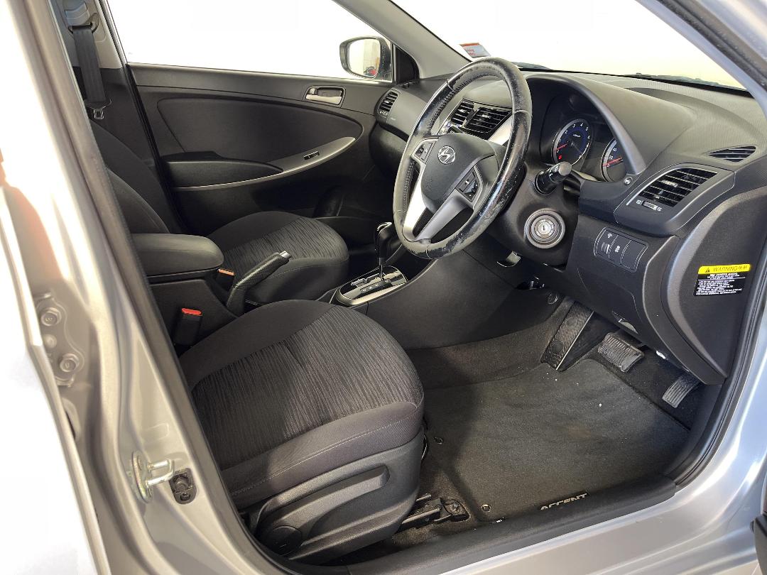 Photo '16' of Hyundai Accent