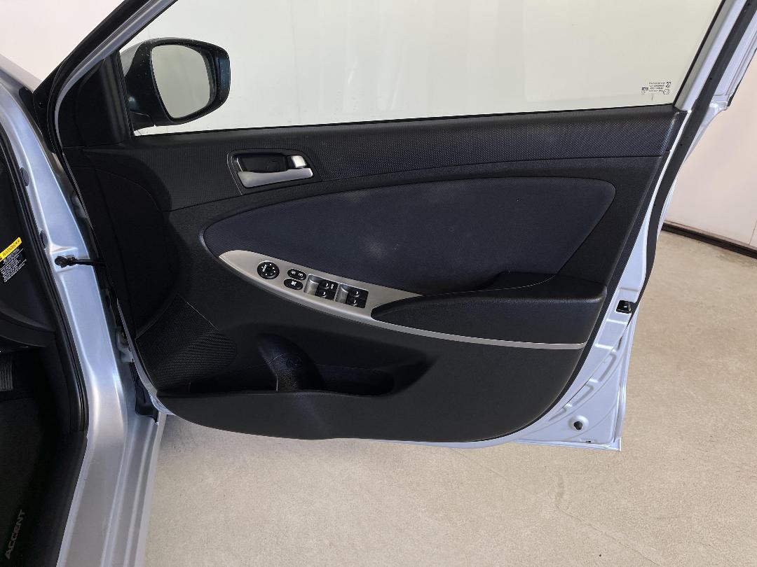 Photo '15' of Hyundai Accent