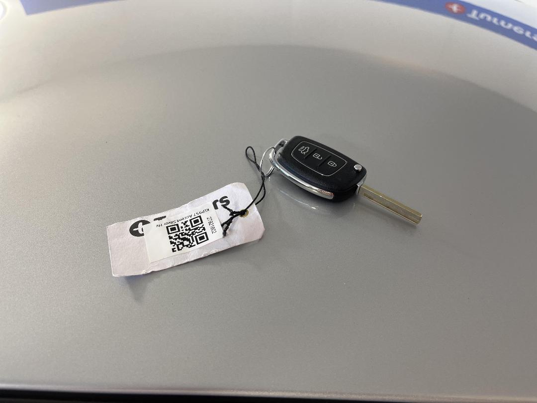 Photo '22' of Hyundai Accent