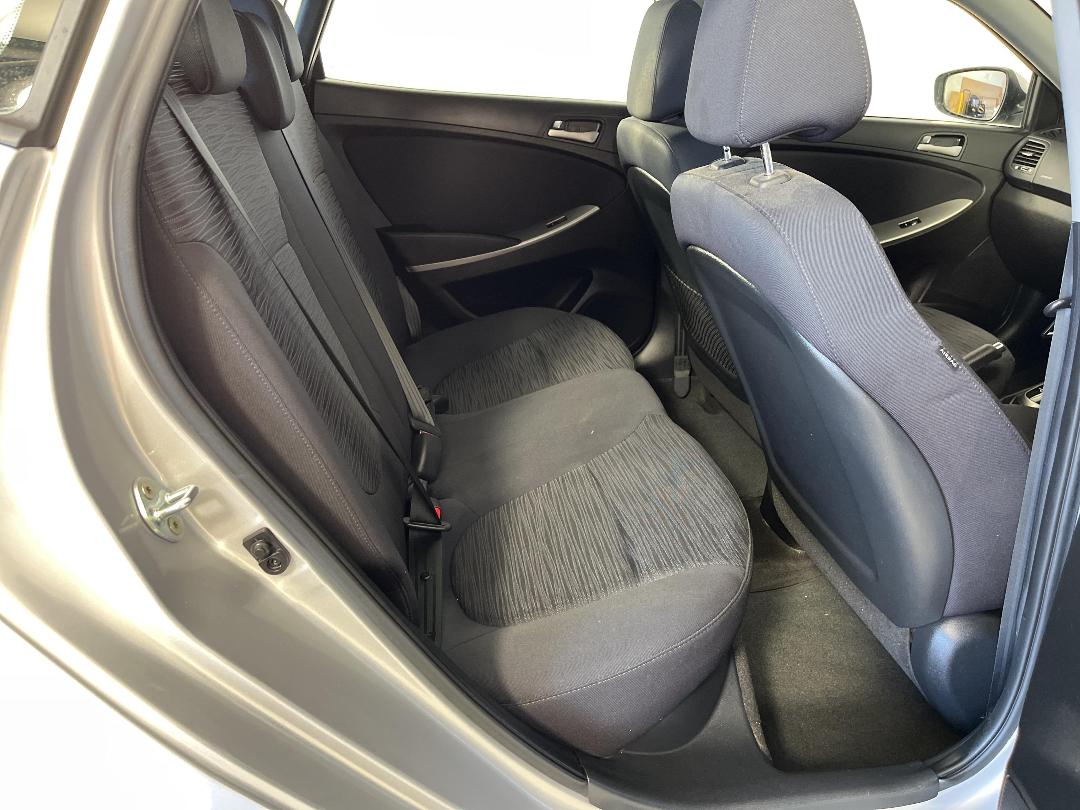 Photo '20' of Hyundai Accent