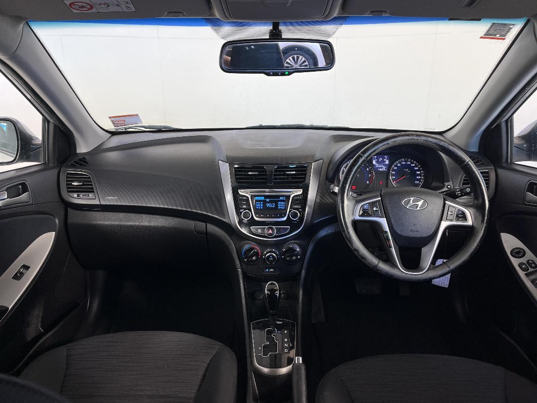 Photo '17' of Hyundai Accent