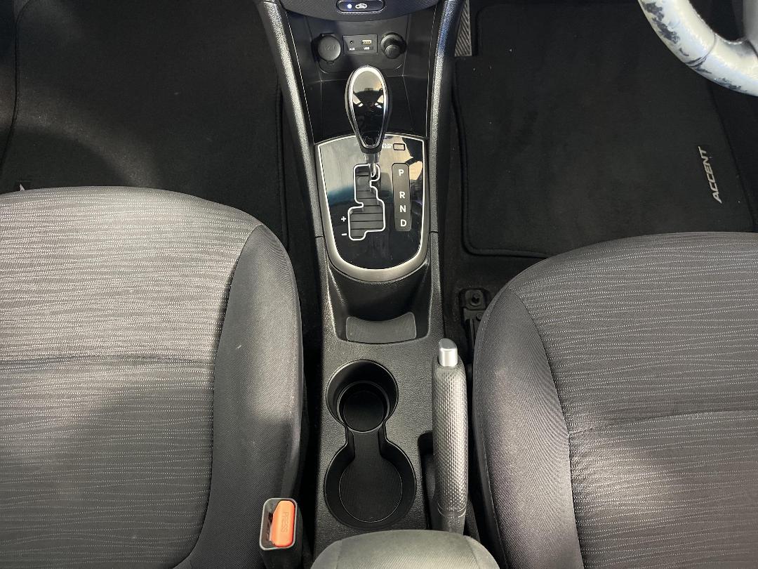 Photo '18' of Hyundai Accent