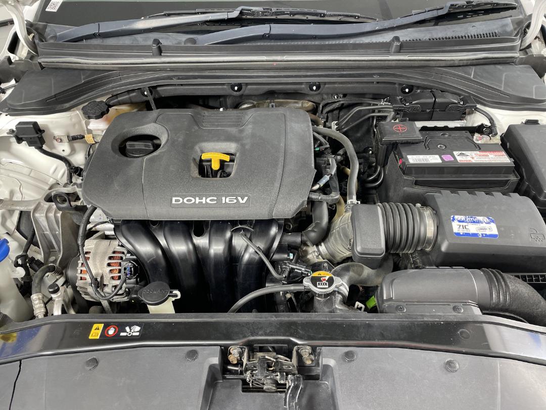 Photo '13' of Hyundai Elantra Photo '13' of Hyundai Elantra