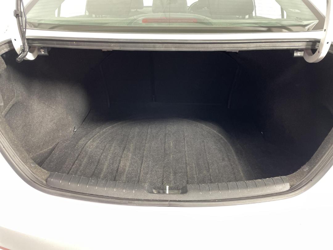 Photo '14' of Hyundai Elantra Photo '14' of Hyundai Elantra