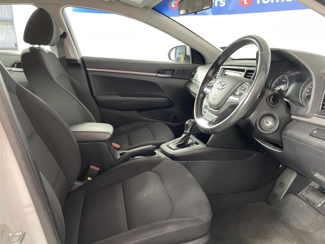 Photo '16' of Hyundai Elantra Photo '16' of Hyundai Elantra