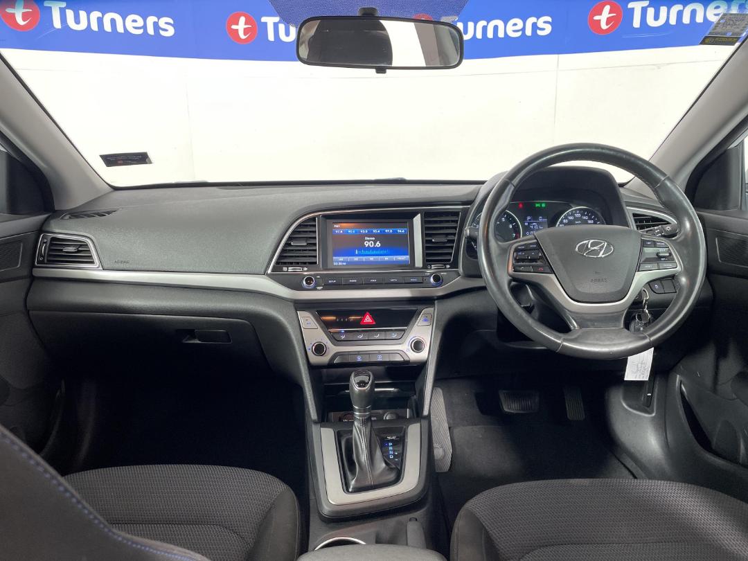 Photo '17' of Hyundai Elantra Photo '17' of Hyundai Elantra