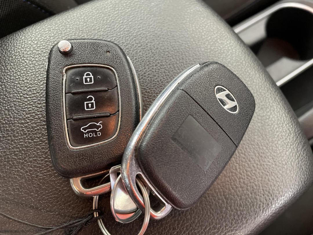 Photo '22' of Hyundai Elantra Photo '22' of Hyundai Elantra