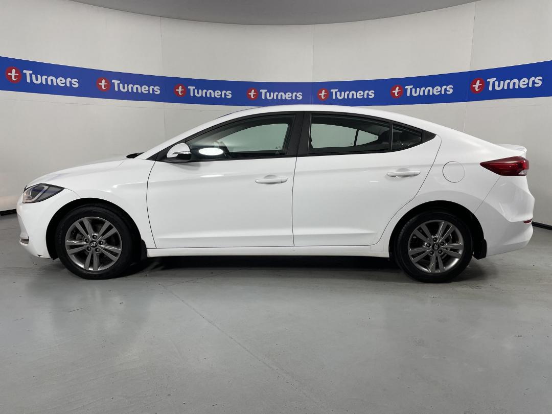 Photo '24' of Hyundai Elantra Photo '24' of Hyundai Elantra