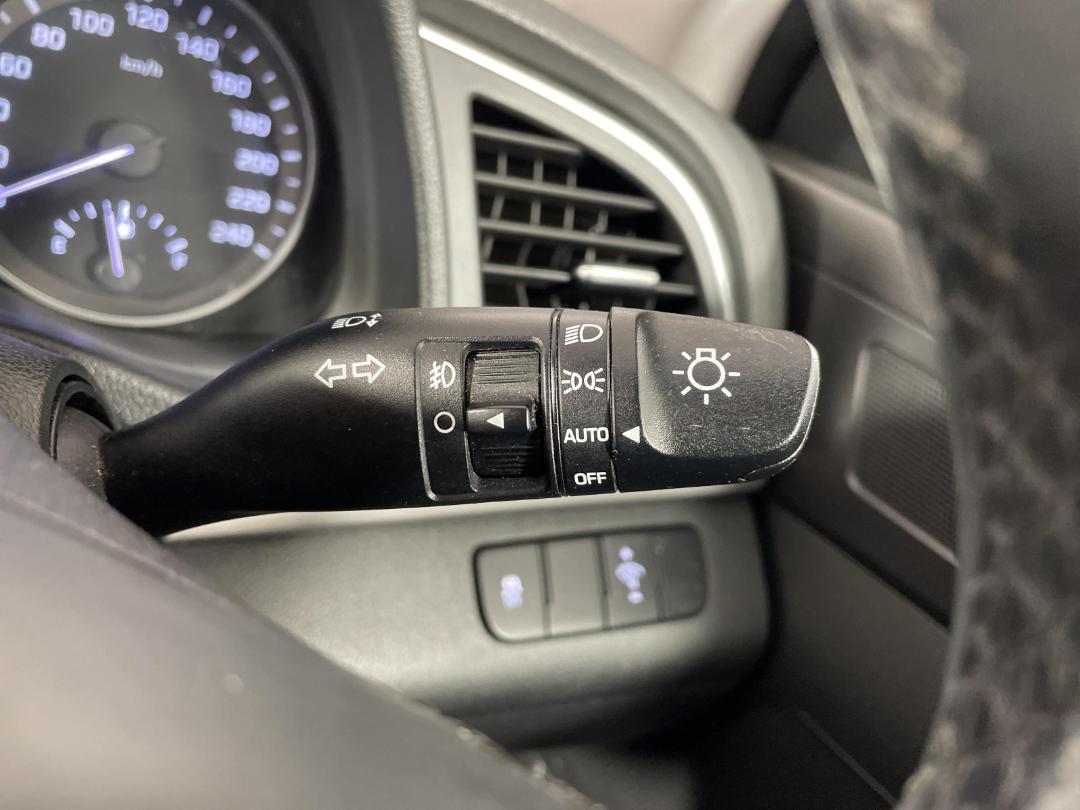 Photo '27' of Hyundai Elantra Photo '27' of Hyundai Elantra