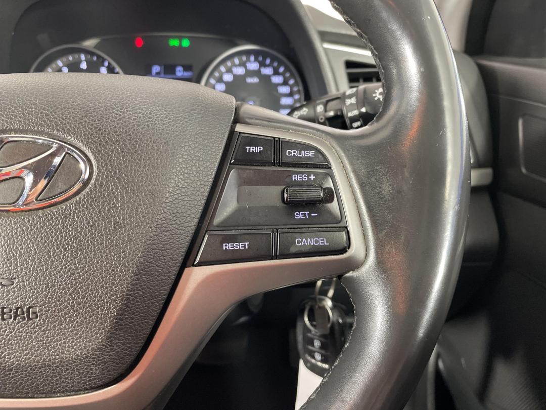 Photo '26' of Hyundai Elantra Photo '26' of Hyundai Elantra