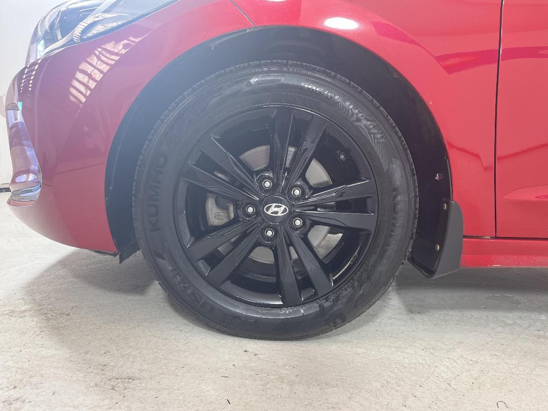 Photo '10' of Hyundai Elantra Photo '10' of Hyundai Elantra