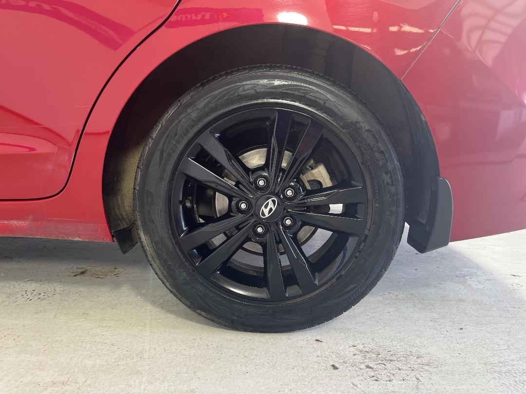 Photo '11' of Hyundai Elantra Photo '11' of Hyundai Elantra