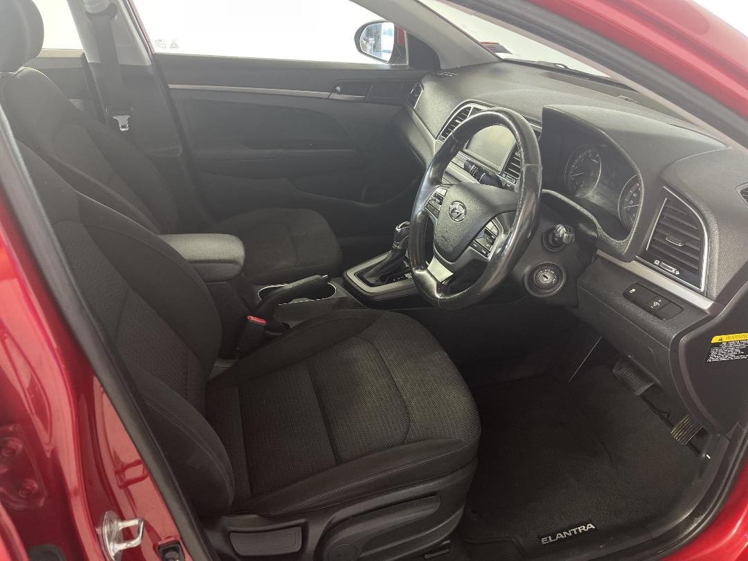 Photo '16' of Hyundai Elantra Photo '16' of Hyundai Elantra