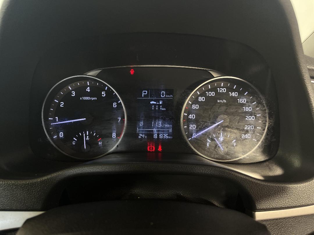 Photo '21' of Hyundai Elantra Photo '21' of Hyundai Elantra