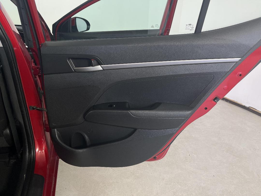 Photo '19' of Hyundai Elantra Photo '19' of Hyundai Elantra