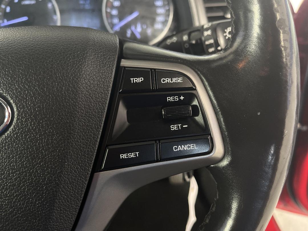 Photo '24' of Hyundai Elantra Photo '24' of Hyundai Elantra