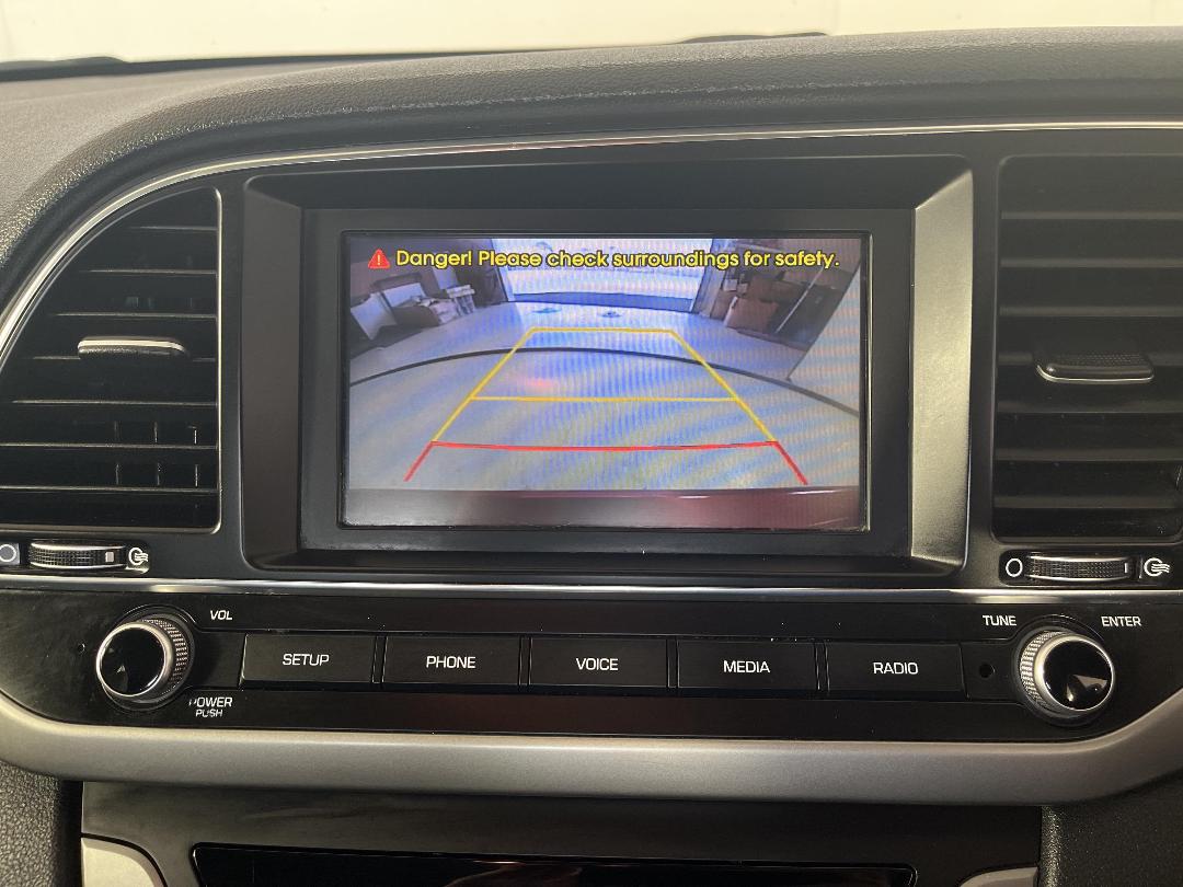 Photo '26' of Hyundai Elantra Photo '26' of Hyundai Elantra