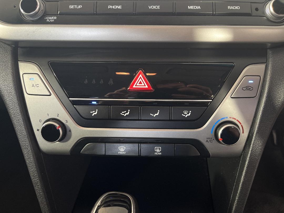 Photo '27' of Hyundai Elantra Photo '27' of Hyundai Elantra