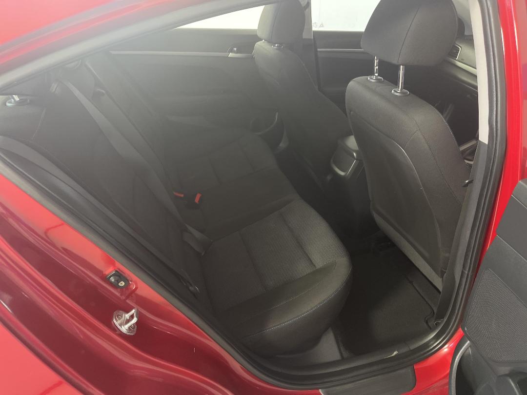 Photo '20' of Hyundai Elantra Photo '20' of Hyundai Elantra