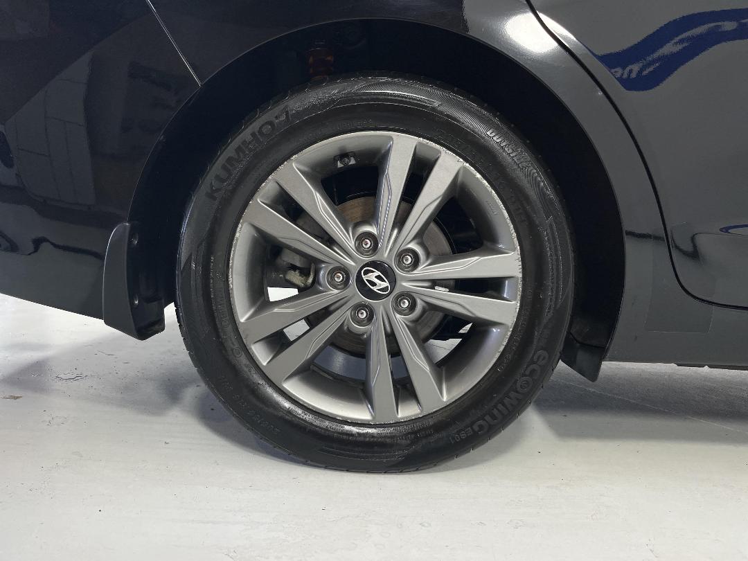 Photo '12' of Hyundai Elantra Photo '12' of Hyundai Elantra