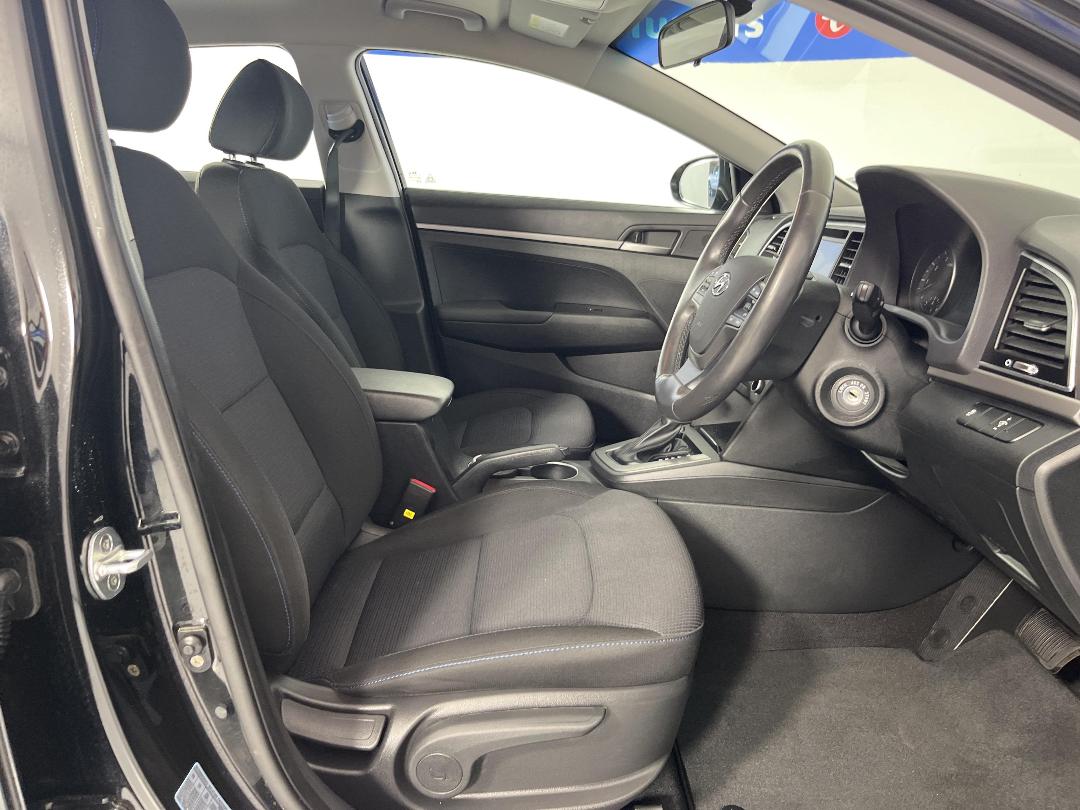 Photo '16' of Hyundai Elantra Photo '16' of Hyundai Elantra