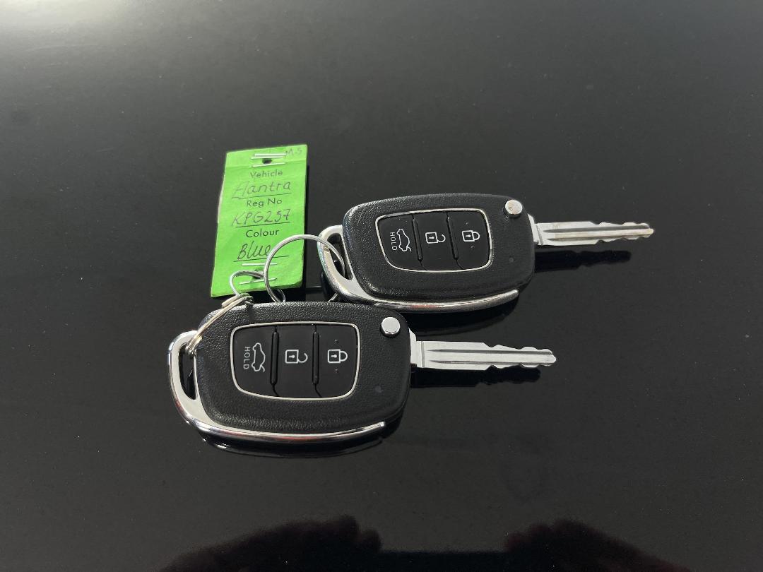 Photo '22' of Hyundai Elantra Photo '22' of Hyundai Elantra