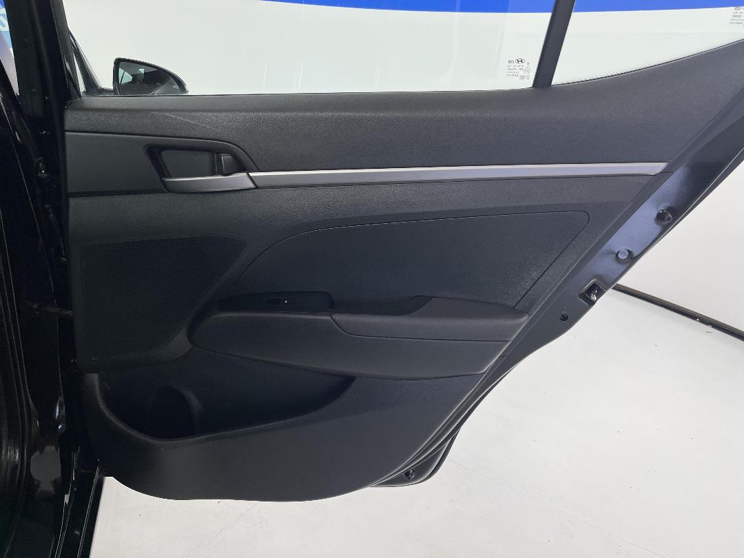 Photo '19' of Hyundai Elantra Photo '19' of Hyundai Elantra