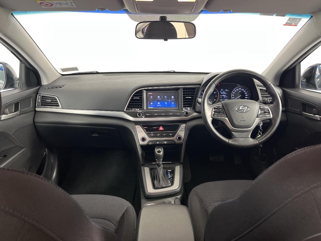 Photo '17' of Hyundai Elantra Photo '17' of Hyundai Elantra