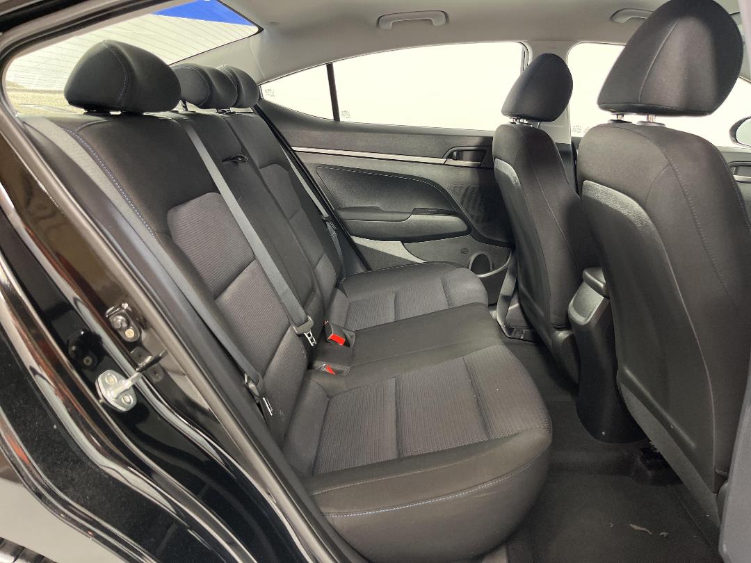 Photo '20' of Hyundai Elantra Photo '20' of Hyundai Elantra