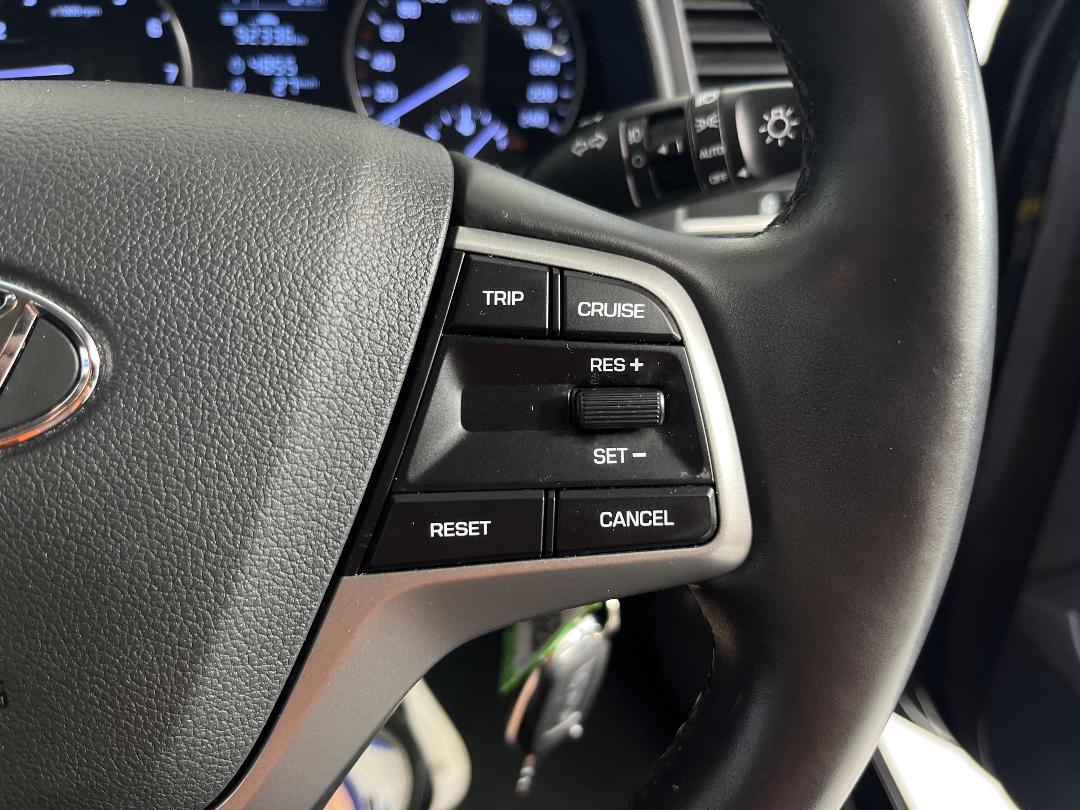 Photo '23' of Hyundai Elantra Photo '23' of Hyundai Elantra