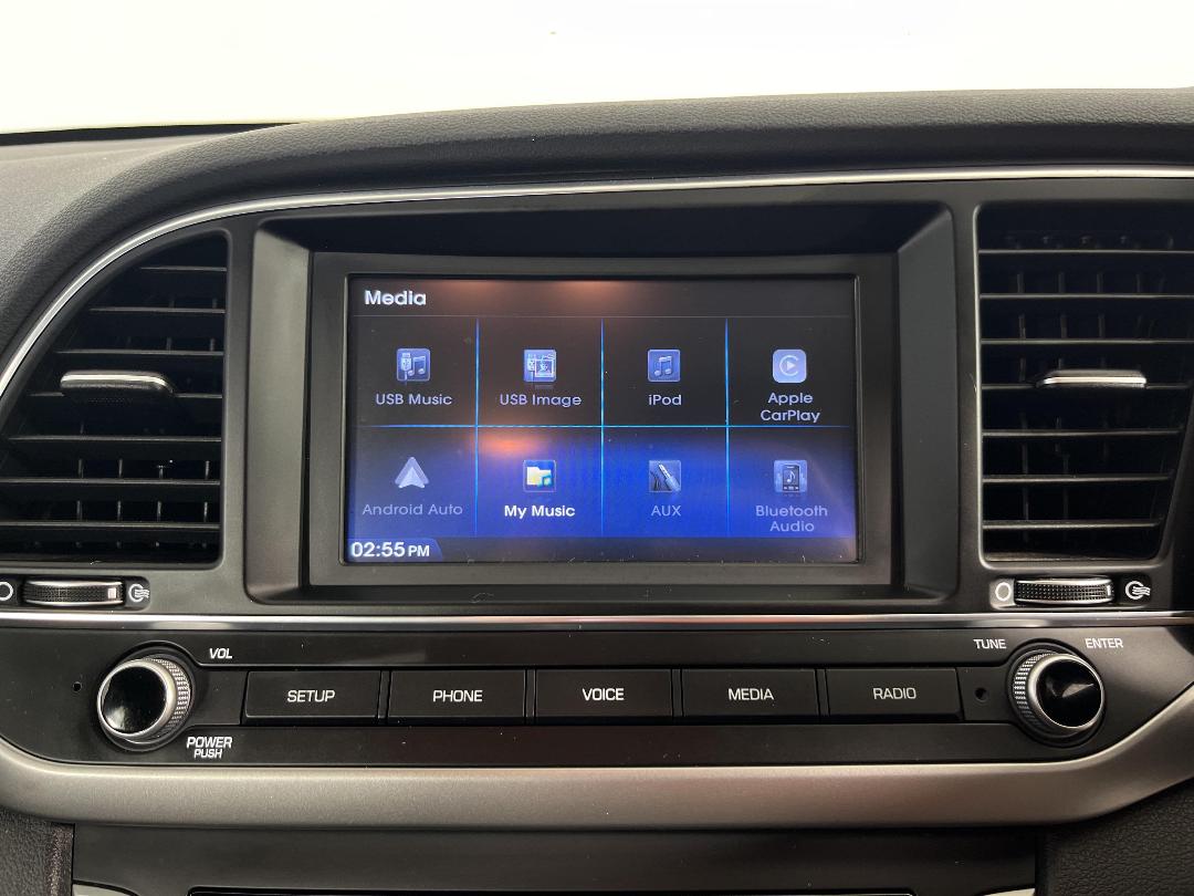 Photo '25' of Hyundai Elantra Photo '25' of Hyundai Elantra