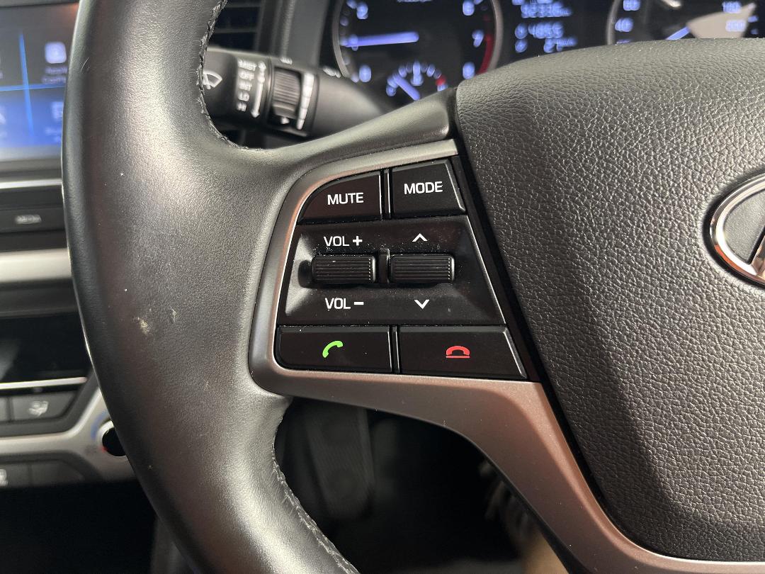 Photo '24' of Hyundai Elantra Photo '24' of Hyundai Elantra