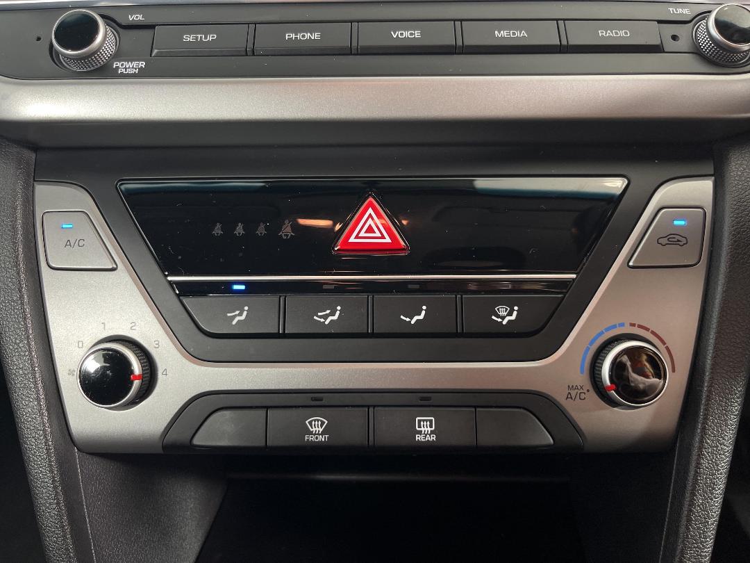 Photo '27' of Hyundai Elantra Photo '27' of Hyundai Elantra