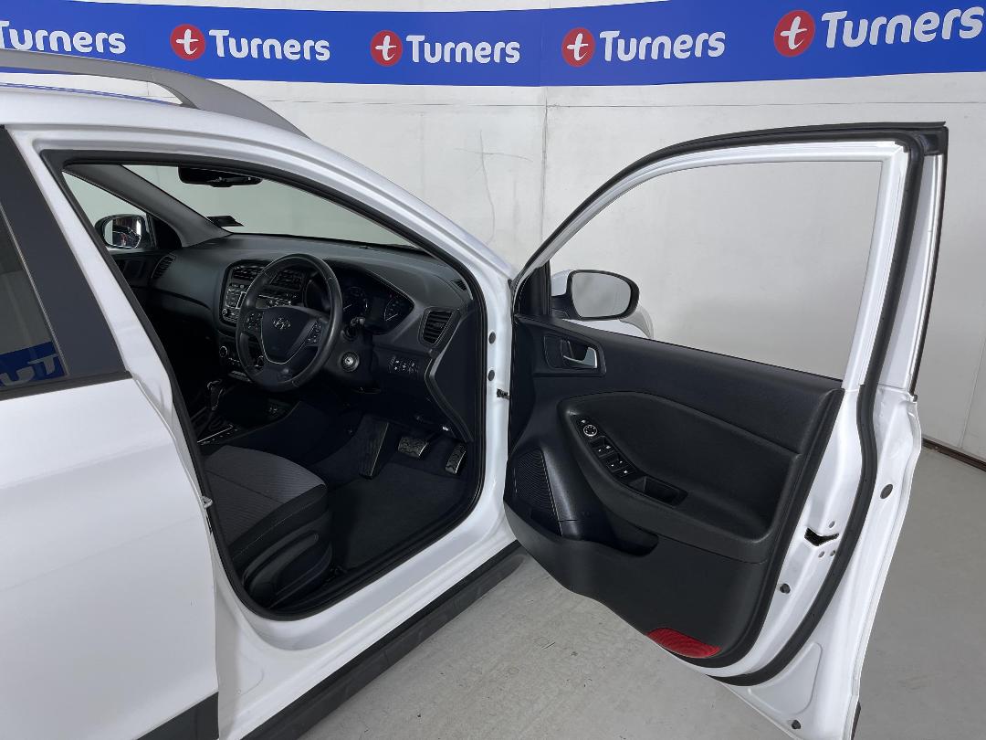 Photo '15' of Hyundai I20