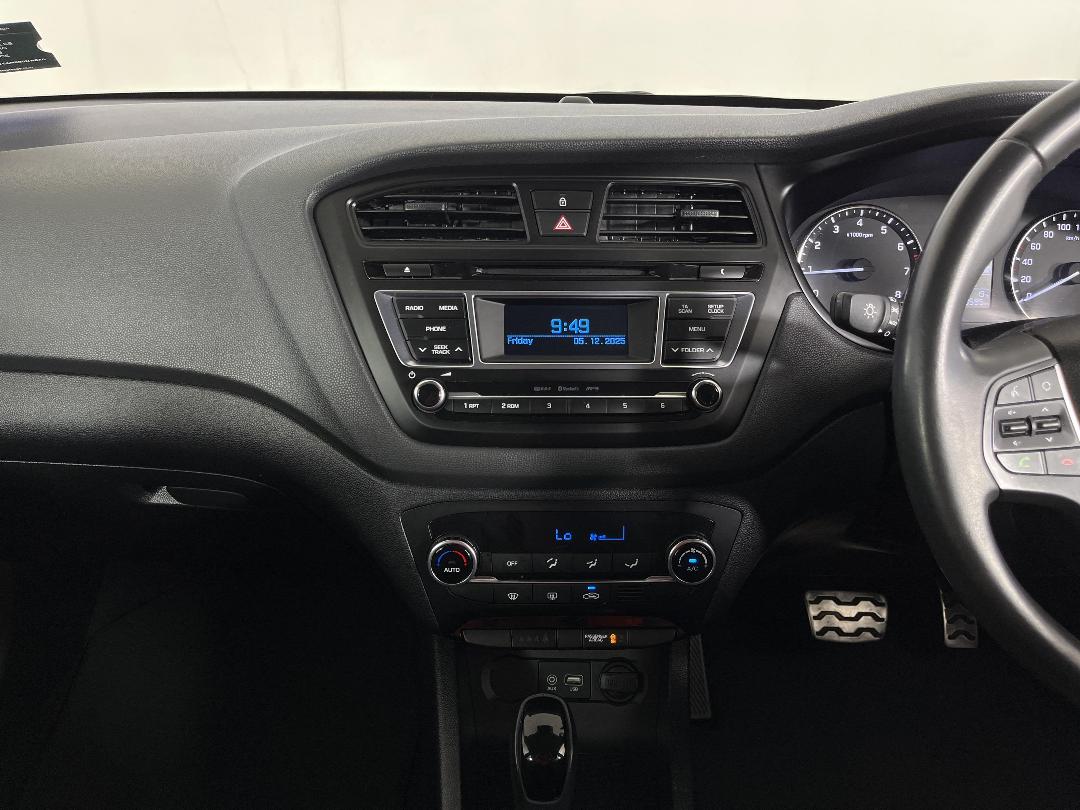 Photo '18' of Hyundai I20