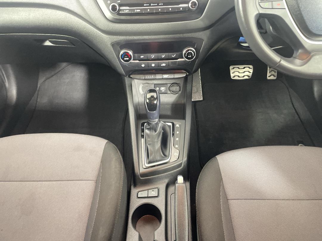 Photo '18' of Hyundai I20