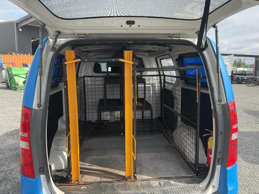 Photo '10' of Hyundai Iload 2.5 Crdi Auto Van Photo '10' of Hyundai Iload 2.5 Crdi Auto Van