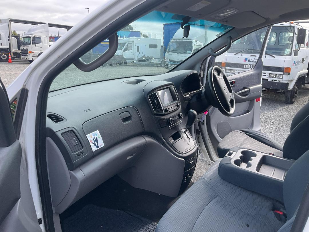 Photo '13' of Hyundai Iload 2.5 Crdi Auto Van Photo '13' of Hyundai Iload 2.5 Crdi Auto Van