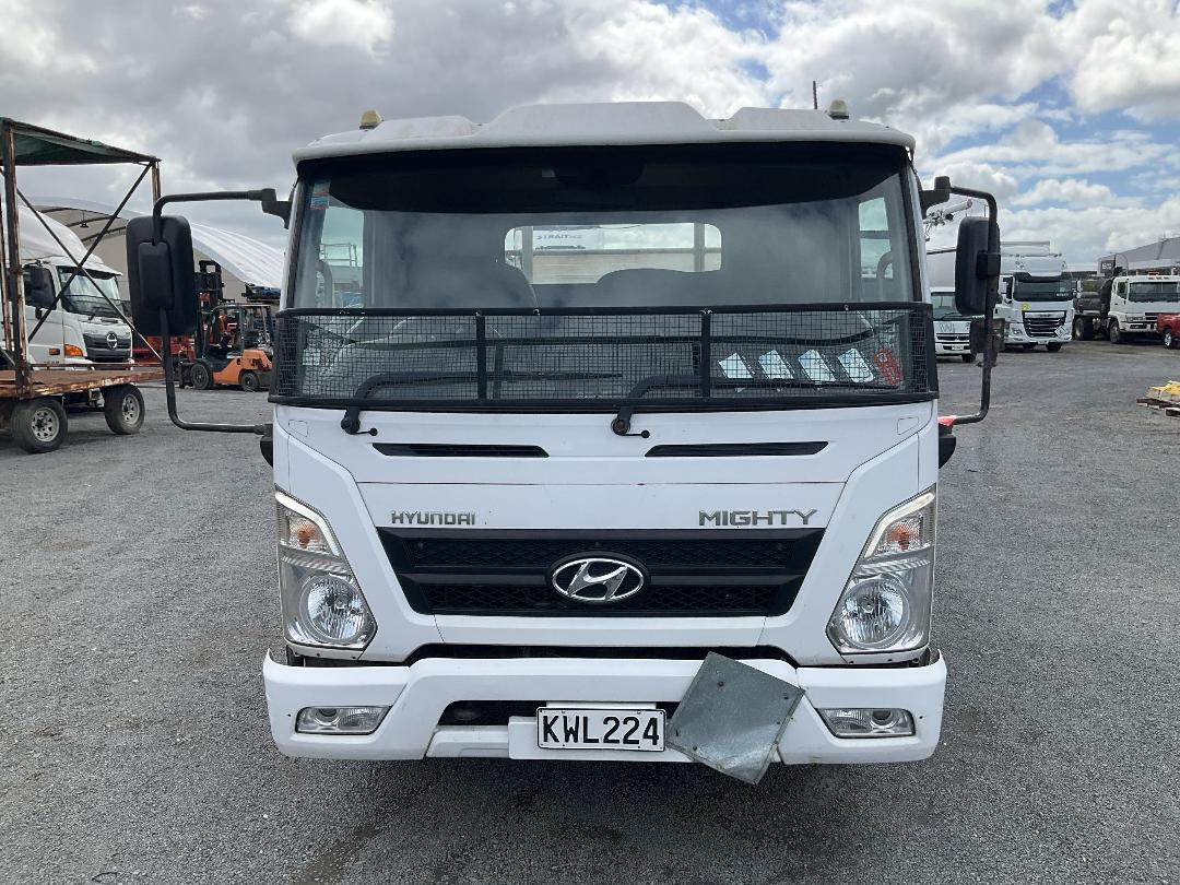 Photo '10' of Hyundai Mighty EX8 Gas Bottle Truck